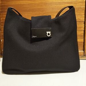 Salvatore Ferragamo Giancini Black Shoulder Bag Vintage 21 0195 GUC 2001